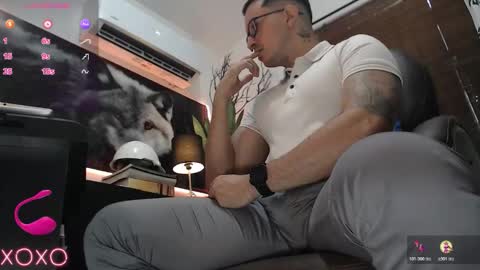 Snapshot of randylukehot chatting on October 31, 7:26 pm randylukehot online show from October 31, 7:26 pm