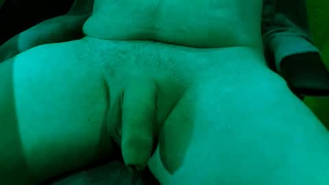 Snapshot of rapaces49 chatting on October 25, 7:49 am Raptor online show from October 25, 7:49 am