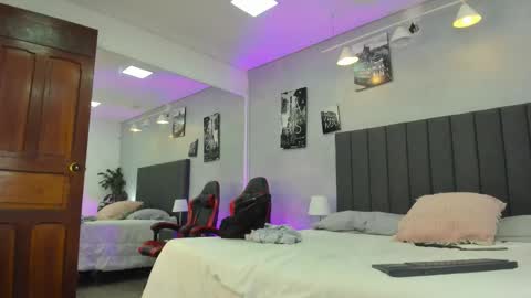 Snapshot of raphael_nyon chatting on March 1, 3:41 am Raphael Nyon online show from March 1, 3:41 am