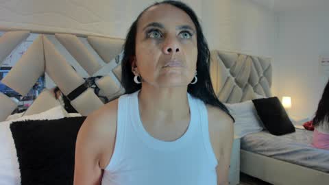 Raquel Moore  online show from January 25, 6:57 pm