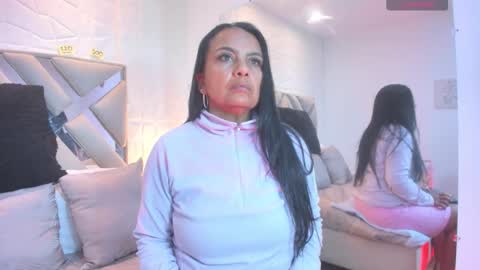 Raquel Moore  online show from September 23, 11:35 am
