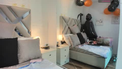 Raquel Moore  online show from October 15, 12:16 pm