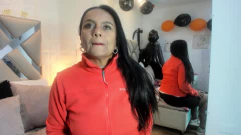 Raquel Moore  online show from November 4, 11:42 am