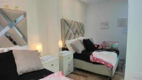 Raquel Moore  online show from November 22, 2:16 pm