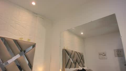 Raquel Moore  online show from November 27, 1:35 pm