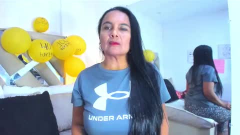 Raquel Moore  online show from December 17, 4:35 pm