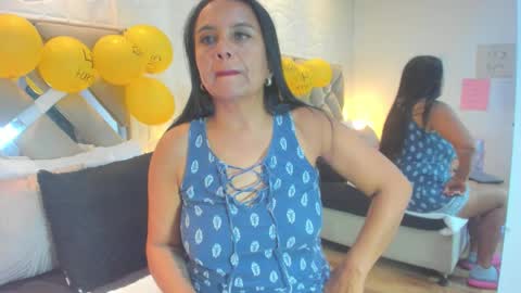 Raquel Moore  online show from December 22, 6:05 pm