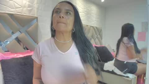 Raquel Moore  online show from February 7, 4:11 pm