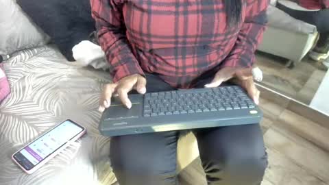 Raquel Moore  online show from February 11, 12:32 pm