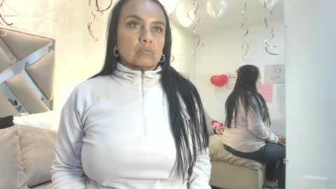 Raquel Moore  online show from February 18, 1:40 pm