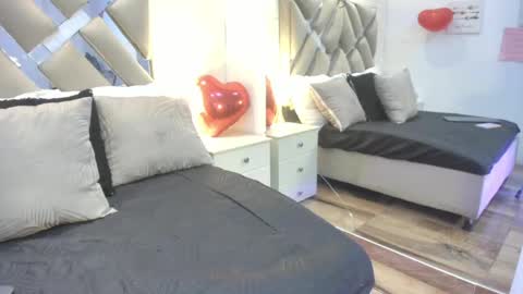 Raquel Moore  online show from February 20, 12:16 pm