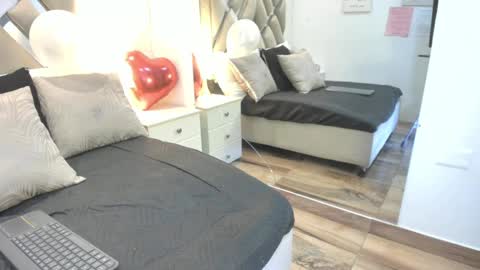 Raquel Moore  online show from February 21, 5:25 pm