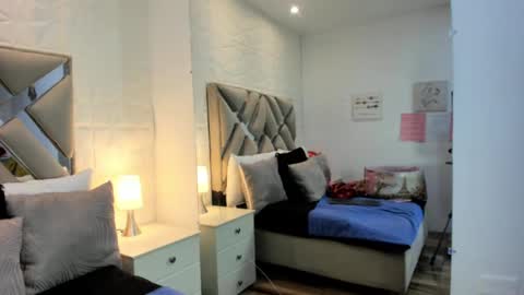 Raquel Moore  online show from March 4, 1:17 pm