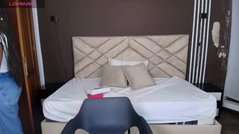 Raquel online show from December 3, 11:52 am