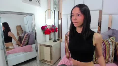 Raquelle online show from April 30, 12:22 pm