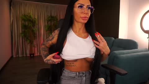 Snapshot of raquellevon chatting on January 11, 7:16 pm Raquelle online show from January 11, 7:16 pm