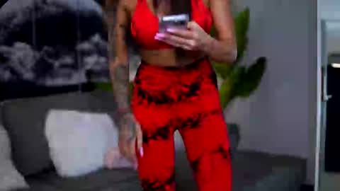 Snapshot of raquellevon chatting on September 22, 7:10 am Raquelle online show from September 22, 7:10 am