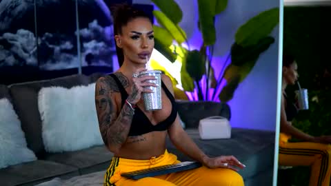 Raquelle online show from October 11, 9:30 am