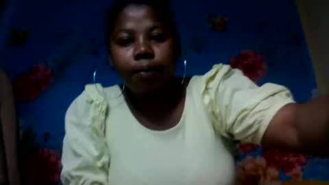 Snapshot of rasoavelo chatting on July 24, 7:23 pm rasoavelo online show from July 24, 7:23 pm