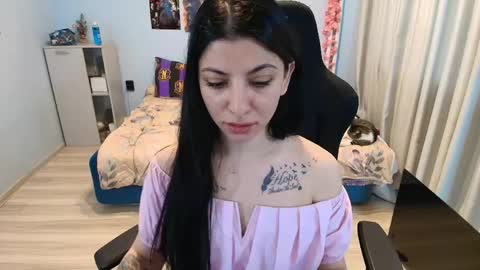 raven_haired_goddess online show from April 16, 6:03 am