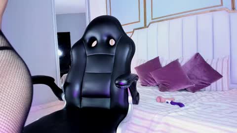 Snapshot of raven_jade_ chatting on March 1, 6:57 am raven_jade_ online show from March 1, 6:57 am