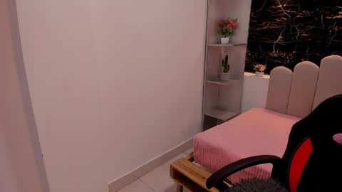 raven_loove online show from March 14, 12:43 pm