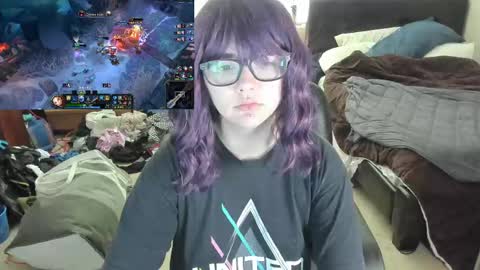 raven_moore_ online show from October 7, 9:12 pm