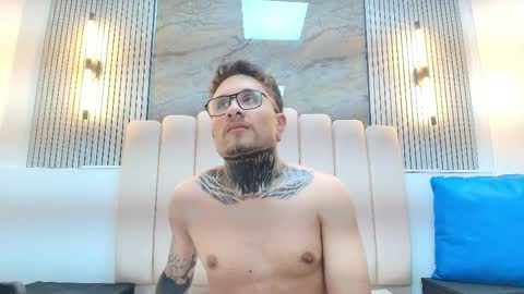 ravenandcody online show from November 18, 3:45 am