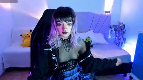 ravencollen online show from November 5, 1:55 pm