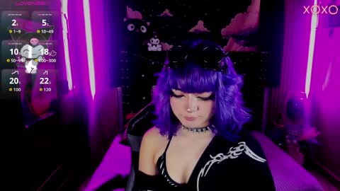 ravencollen online show from April 11, 1:26 pm