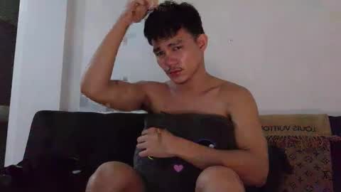 Snapshot of ravenheaventhns chatting on February 23, 3:48 am Raven online show from February 23, 3:48 am