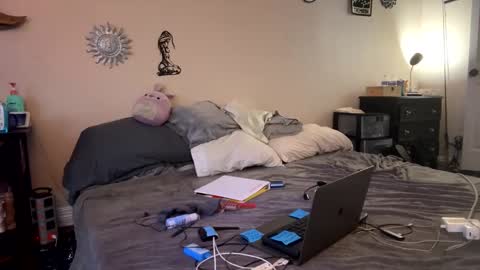 Raven online show from April 20, 5:59 pm