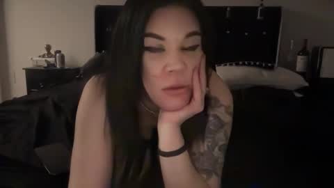 Snapshot of ravenrayyy chatting on February 15, 8:35 am Raven Ray online show from February 15, 8:35 am