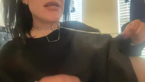 Snapshot of ravenrayyy chatting on February 16, 7:54 pm Raven Ray online show from February 16, 7:54 pm