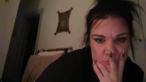 Snapshot of ravenrayyy chatting on April 4, 6:22 am Raven Ray online show from April 4, 6:22 am