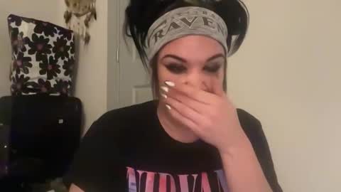Snapshot of ravenrayyy chatting on April 22, 4:59 am Raven Ray online show from April 22, 4:59 am