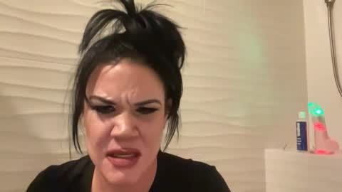 Snapshot of ravenrayyy chatting on May 22, 2:51 am Raven Ray online show from May 22, 2:51 am