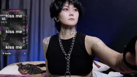 Snapshot of ravens_nest_ chatting on October 17, 4:20 pm Raven online show from October 17, 4:20 pm