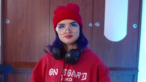 raventh_ online show from April 3, 11:30 am