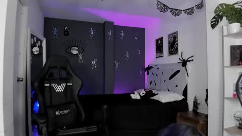 Raven Witch online show from November 18, 9:52 pm