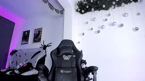 Raven Witch online show from December 4, 10:18 pm