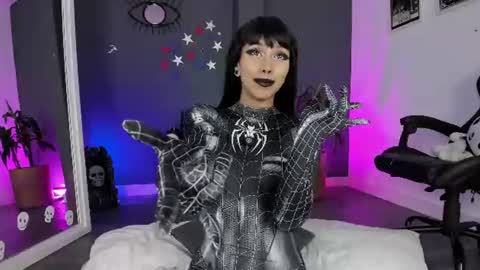 Snapshot of ravenwitch_ chatting on July 6, 7:27 pm Raven Witch online show from July 6, 7:27 pm