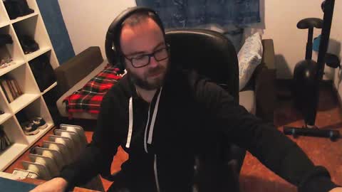 ravingr3d3 online show from February 16, 8:33 pm