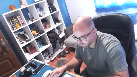 ravingr3d3 online show from October 13, 8:03 am