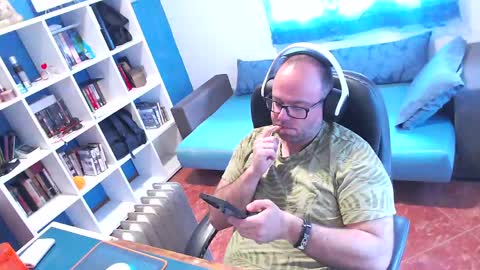 ravingr3d3 online show from April 3, 2:37 pm