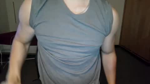 Snapshot of ravyn075 chatting on September 14, 3:16 am Ravyn online show from September 14, 3:16 am