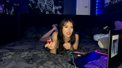 Snapshot of ravyn_nyx chatting on July 2, 11:44 pm Ravyn and Nyx online show from July 2, 11:44 pm