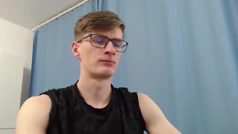 Snapshot of ray_booy chatting on October 3, 7:44 pm Ray Booy online show from October 3, 7:44 pm