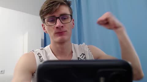 Snapshot of ray_booy chatting on October 13, 7:52 am Ray Booy online show from October 13, 7:52 am