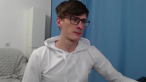 Snapshot of ray_booy chatting on November 12, 5:46 pm Ray Booy online show from November 12, 5:46 pm